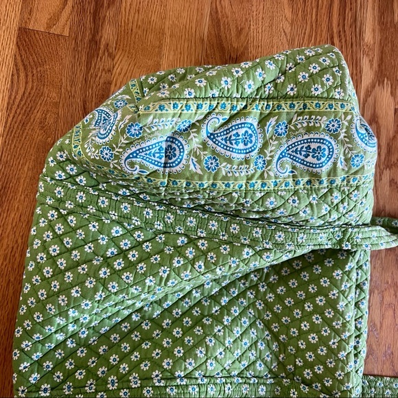EUC Vera Bradley Large Duffle Bag Apple‎ Green Retired Print - Picture 3 of 16